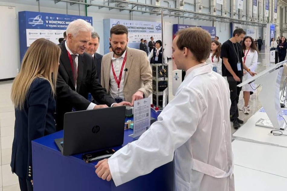 Почетный гость экспозиции НАШЕЙ ЛАБЫ - Помощник Президента РФ Андрей Александрович Фурсенко​