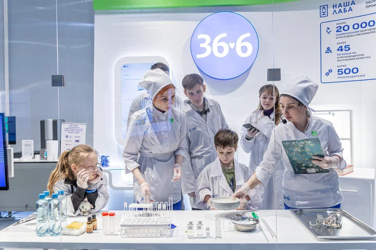 Открытие нашей новой медицинской и фармацевтической лаборатории на ВДНХ посетило более 60 человек
