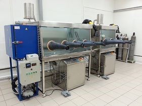 High-vacuum drying cabinet of pass-through type SNVS-X/3.5 V3